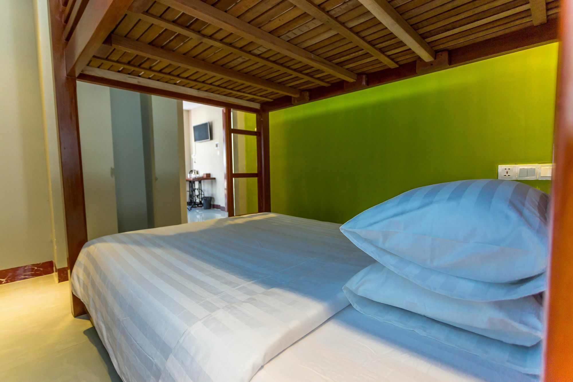 Hotel Botum Palace