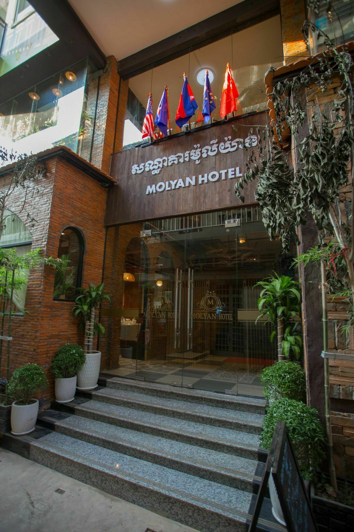 Hotel Botum Palace 4*